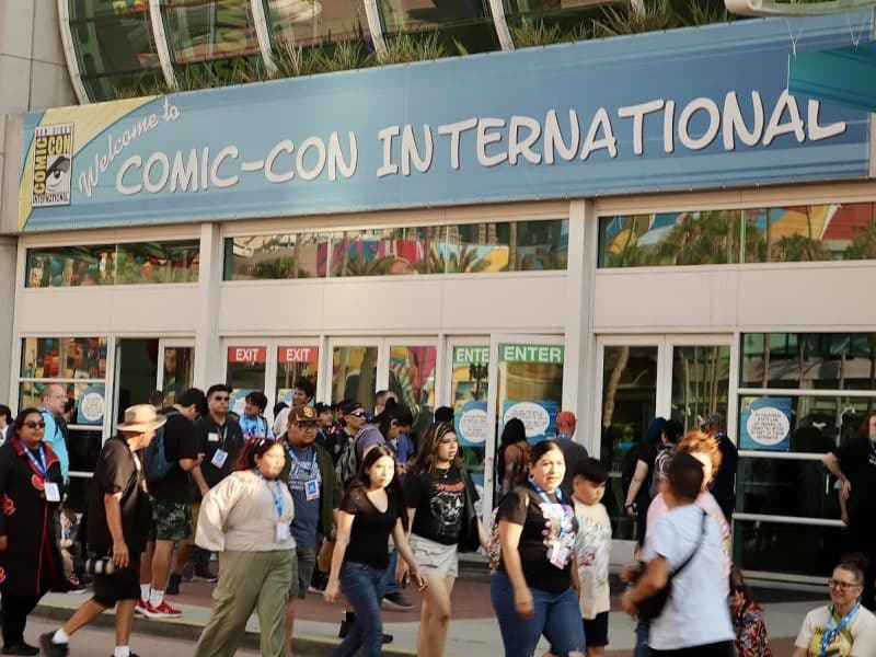 Walking-With-Kids-in-San-Diego-During-Comic-Con